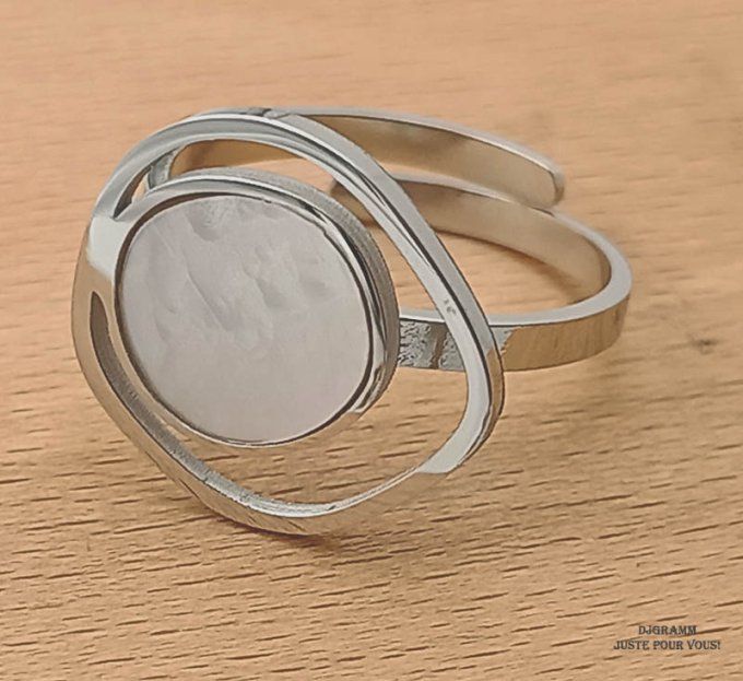 Bague-acier-ajustable-argente-blanc-nacre