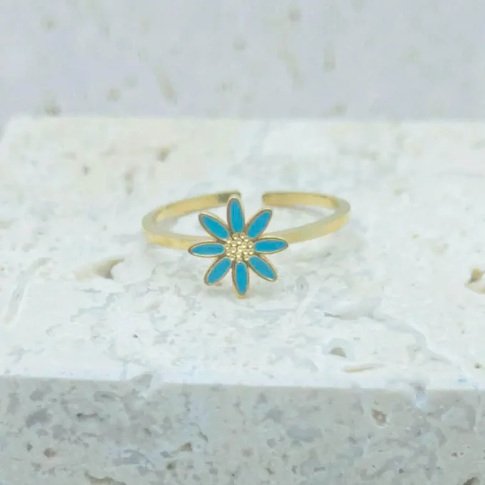 Bague enfant en acier doré avec marguerite bleue émaillée, bijou ajustable pour fille de 5 à 10 ans