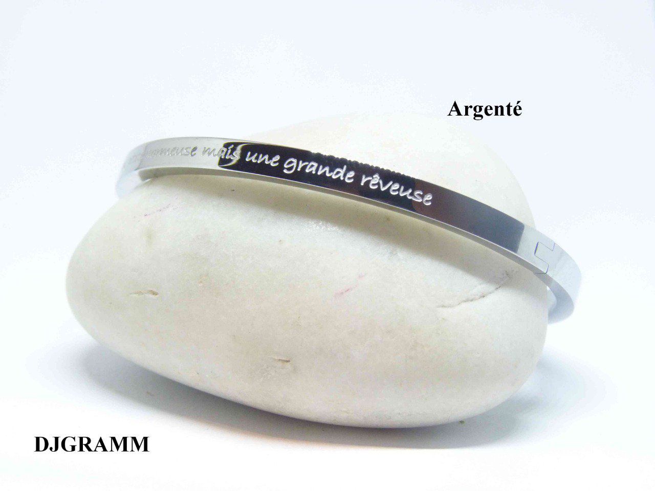 Bracelet acier message " Je suis une petite dormeuse mais une grande rêveuse"