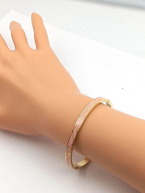 bracelet-jonc-manchette-georgette-acier-ferme-colore-emaille-rose-bonbon