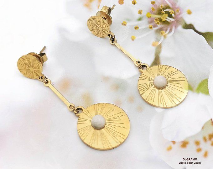 BOUCLES-oreilles-acier-inoxydable-dore-pendante-blanche-soleil