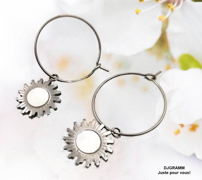 Boucles-oreilles-acier-argent-creole-soleil-blanc-nacre