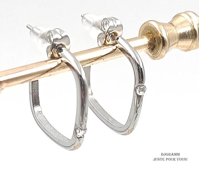 Boucles-oreilles-acier-créoles-puces-carre-anneaux-argenté