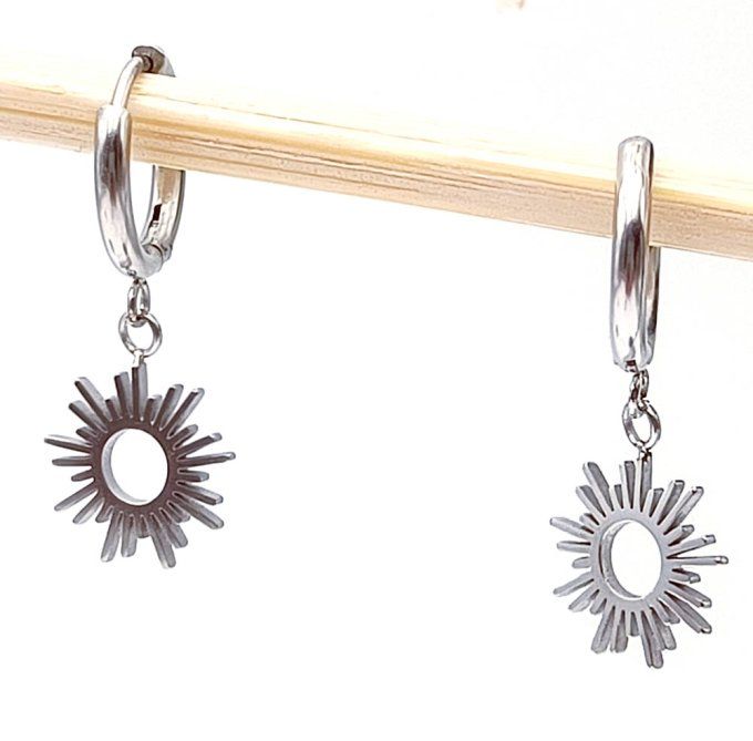 boucles-oreilles-creoles-mini-pampille-soleil-rayon-argent-petite-tendance