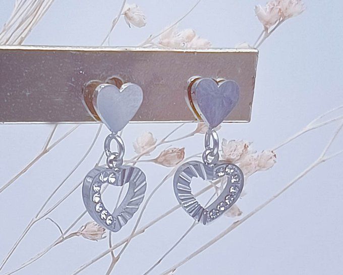 boucles-oreilles-acier-cœur-strass-elegante-raffine-amour-sentiment