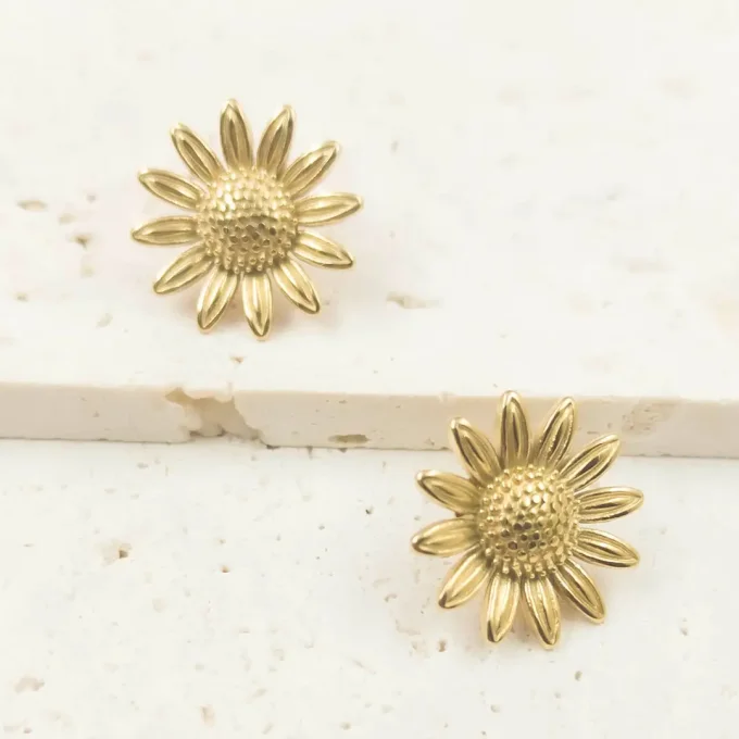 Boucles d'oreilles en acier marguerite doré à porter sur lobe