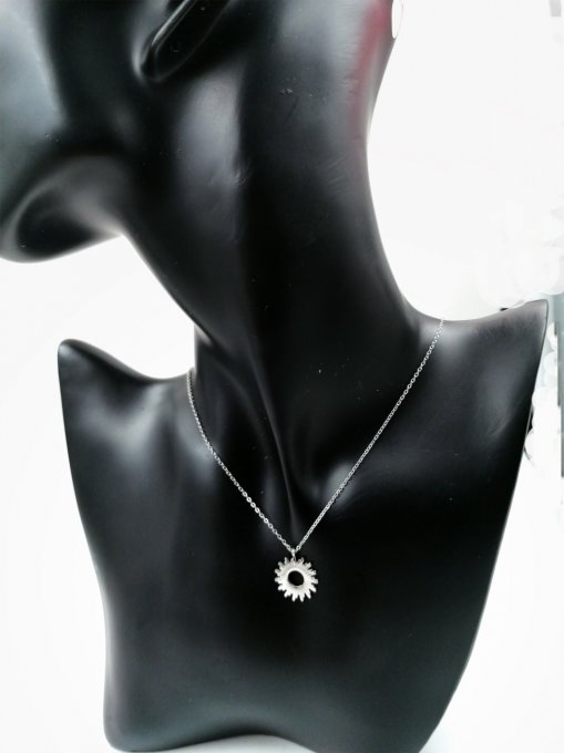 Collier-acier-argent-medaille-soleil-rayon