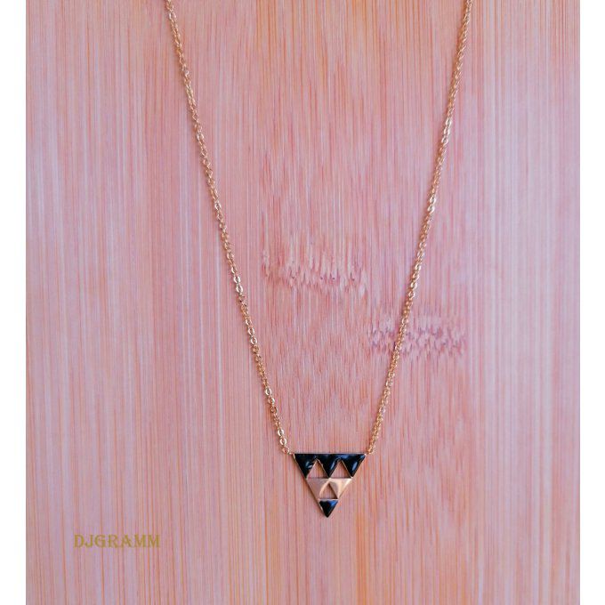 Collier-acier-inoxydable-triangle-noir