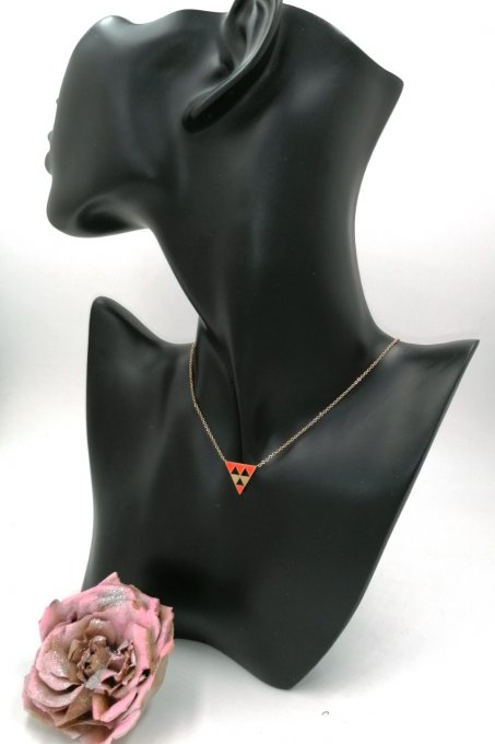 Collier acier inoxydable triangle émail orange