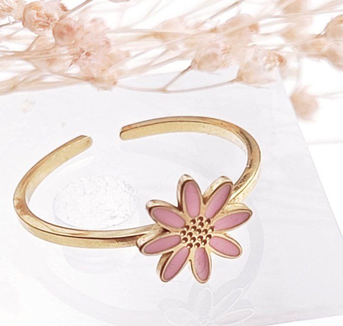 bague-ajustable-fin-acier-enfant-fille-dore-medaille-fleur-marguerite-dore-rose